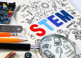 STEM informativa bo svoj dogodek STEM education. Science Technology Engineering Mathematics. STEM concept with drawing background. Education background.STEM education. Science Technology Engineering Mathematics. STEM concept with drawing background. Magnifying glass over education background.