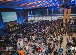 Na meji nevidnega 2023 Polna dvorana udeležencev dogodka