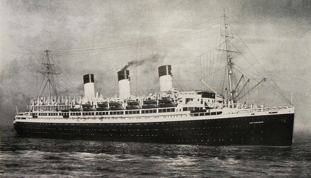 SS Cap Arcona, ki je v nemškem filmu Titanik upodobila istoimensko ladjo