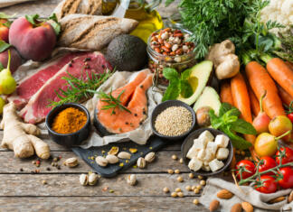 5 idej za zdrave in enostavne obroke Balanced nutrition concept for clean eating flexitarian mediterranean diet. Assortment of healthy food ingredients for cooking on a wooden kitchen table.