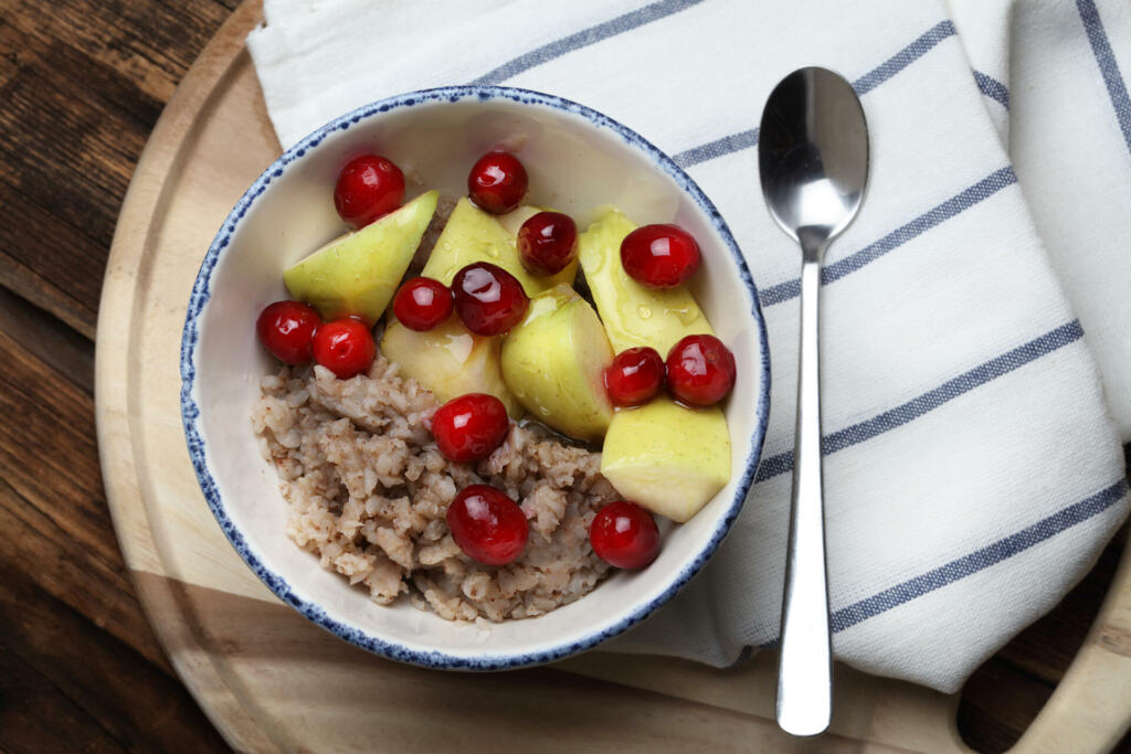 Buckwheat porridge with apples, cranberries and honey