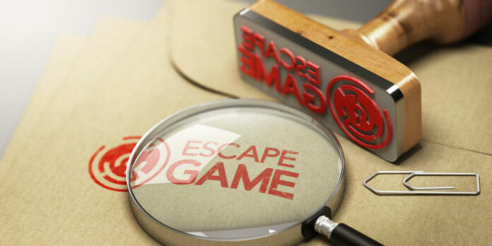 Kraft envelop with enigma inside and the word escape game stamped on it.