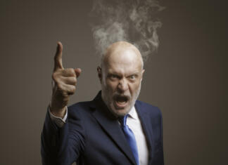 Italijani politike utapljajo v rekah Angry boss shouting at camera, he is scolding an employee