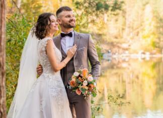 Idealna starost za sklenitev poročne zveze – kaj pravi znanost? man in gray suit and woman in white wedding dress