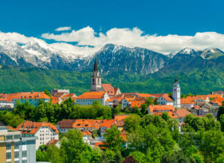 V Kranju se stanovanjska problematika pomika na bolje, ali pač? Picturesque view of the ancient Slovenian town of Kranj.
