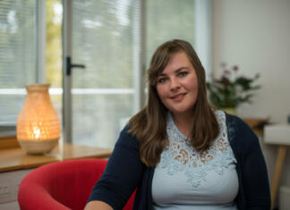 Terapevtka Alenka Lanz: Prve ljubezni in razhodi presenetijo s svojo intenzivnostjo Portret terapevtke Alenke Lanz