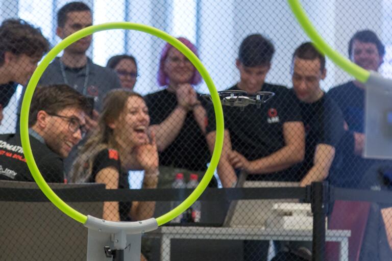 Dijaki in študenti so se pomerili na tekmovanjih Lego Masters in Drone Challenge