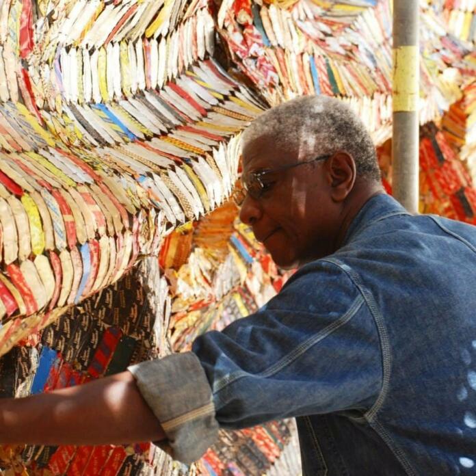 Umetnik El Anatsui.