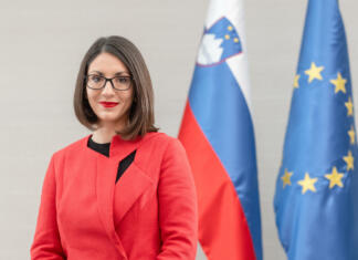 Vloga žensk v programih STEM: »Le eden od treh raziskovalcev je ženskega spola« Ministrica Emilija Stojmenova Duh o vlogi žensk in deklet v programih STEM