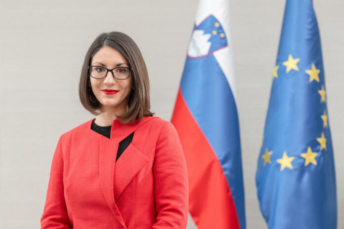 Ministrica Emilija Stojmenova Duh o vlogi žensk in deklet v programih STEM