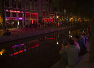 Ali Amsterdam diskriminira turiste? Amsterdam, okrožje rdečih luči