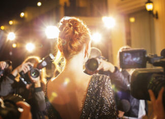 5 super dokumentarnih filmov o slavnih osebah Celebrity being photographed by paparazzi photographers at event