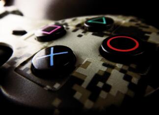 Igranje videoiger nima vpliva na umske sposobnosti otrok control, video game, play station