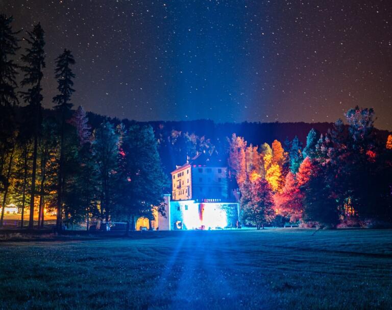 Kaj je Floating Castle Festival in ali se ga sploh splača obiskati?