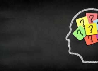 Kako lahko izboljšaš svoj spomin? Human brain and question mark concept with copy space on chalkboard, mental health and problems with memory, think outside the box concept