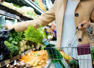 Kako prihraniti pri nakupovanju živil? Social Media Imagery Grocery Food and Beverage Social Media Management