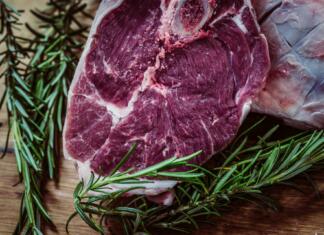 Vse več držav uvaja prepoved umetnega mesa Steak and Herbs