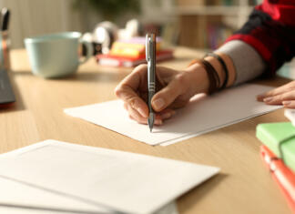 Zakaj pisati zapiske na roke? Študentske olajšave zaradi poplav