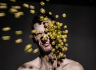 Ocena predstave: Pod kontrolo (Prestopi 2023) Predstava Pod kontrolo.