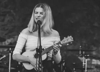 Intervju: Stella – Špela Jezovšek: »Jaz sem na svet prišla živet, ne pa za dnar drhtet. « Špela Jezovšek - Stella