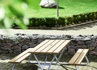 Študent, izberi zunanje pohištvo in izkoristi poletje Zunanja klop