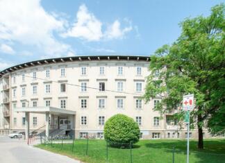 Študenti tako rekoč čez noč ostali brez postelj Akademski kolegij.