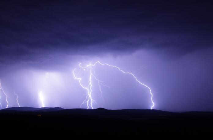 flash, thunderstorm, ore mountains