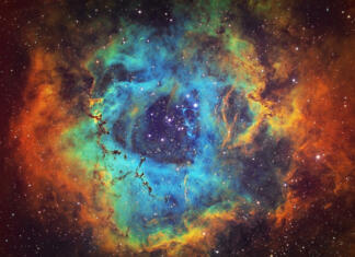 Astronomi pričakujejo eksplozijo zvezde v naši bližini The Rosette Nebula (NGC 2237, Caldwell 49) is the large hydrogen, sulfur and oxygen gas cloud in the constellation of Monoceros. The open star cluster NGC 2244 (Caldwell 50) consists of stars being formed from the nebula. The nebula is 5,200 light years away from Earth. Amateur image, total exposure time: 15h45m, HST palette image.