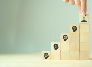 Leto 2023 je razglašeno za leto znanj in spretnosti Thinking skills for business leader and manager concept. Team, critical, creative, systematic thinking skill. Upskilling, reskilling, new skill for employee's competency development. Business success