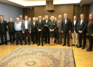 Vlada sofinancira NVO-je za vojne veterane Marjan Šarec s predstavniki NVO