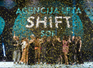 Znani so zmagovalci 32. Slovenskega oglaševalskega festivala Ekipa praznuje na odru, padajo konfeti