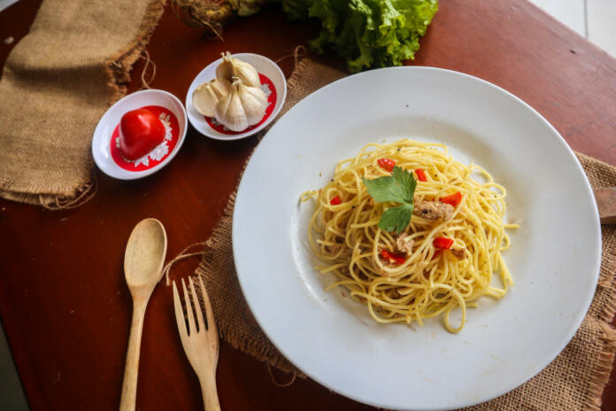 aglio e olio. Italian Pasta Spaghetti, aglio olio e pepperoni ,spaghetti with garlics, olive oil and chilli peppers on plate on table
