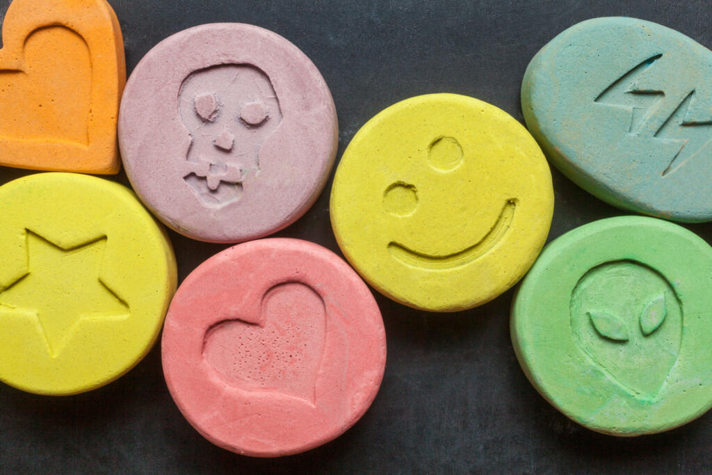 MDMA v obliki ekstazija.