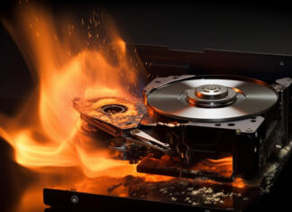 Konec je za trde diske! Ta priljubljena aplikacija ne bo več tekla na njih Požgani trdi disk, ki priča o izginjanju trdih diskov.