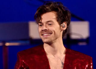 Harry Styles osvojil Dunaj, kjer so ga zasuvali z rožami: Reportaža s koncerta Harry Styles je s koncertom na Dunaju navdušil oboževalce