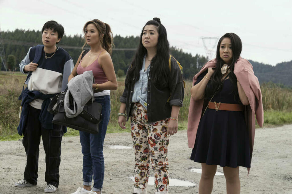 Sabrina Wu, Ashley Park, Sherry Cola in Stephanie Hsu v filmu Totalno odštekan izlet
