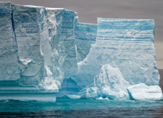 Največji ledenik na svetu: Kje se nahaja in kako pomemben je za naš svet? Največji ledenik na svetu je Lambert, ki se nahaja na Antarktiki