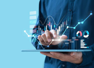 Šest ovir, s katerimi se soočajo zagonska podjetja pri iskanju vlagateljev in kako jih premagati Businessman trading online stock market on teblet screen, digital investment concept