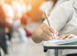 Pozor! Le še nekaj dni imaš, da postaneš študent strokovnjak Exam with school student having a educational test, thinking hard, writing answer in classroom for university education admission and world literacy day concept