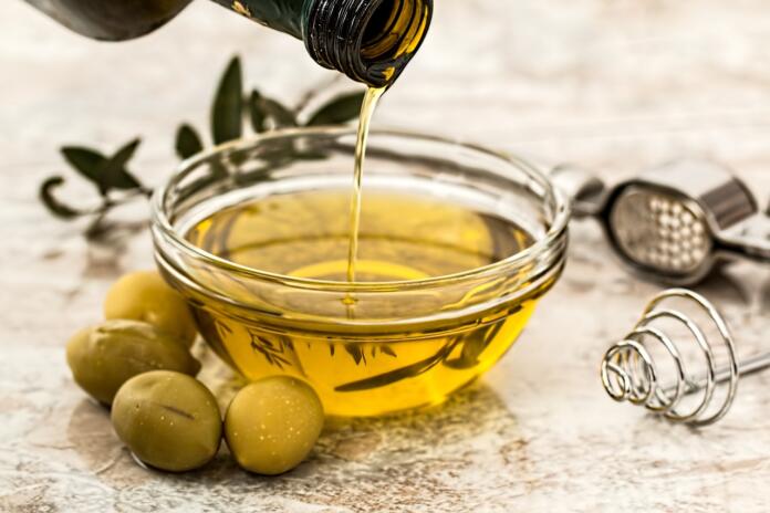 Oljčno olje je vse pogosteje uporabljeno v gospodinjstvih