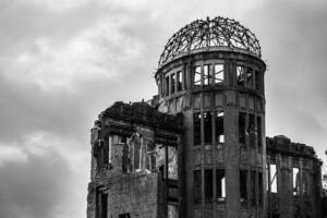Spomenik miru v Hirošimi, prvotno dvorana za pospeševanje industrije prefekture Hirošima, ki se zdaj pogosto imenuje kupola Genbaku, kupola atomske bombe, je del Spominskega parka miru v Hirošimi na Japonskem in je bil leta 1996 vpisna za Unescov seznam svetovne dediščine. 