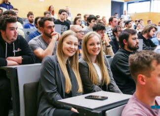 Študij sedanjosti za zaposlitev prihodnosti Študenti na informativnem dnevu