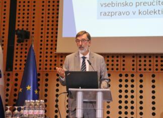 5 sprememb na področju vzgoje in izobraževanja, ki se obetajo Sloveniji Minister za vzgojo in izobraževanje Darjo Felda na odru