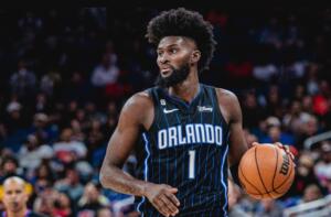 Jonathan Isaac v dresu svoje ekipe Orlando Magic