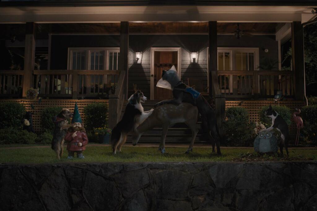 Reggie (Will Ferrell), Maggie (Isla Fisher), Hunter (Randall Park) and Bug (Jamie Foxx) v filmu S ketne