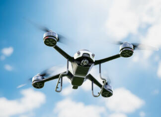 Vse o dronih v Sloveniji: Kaj moraš vedeti pred nakupom drona? Drone white color flying close-up. taken from below while the sky is clear. 3D Render.