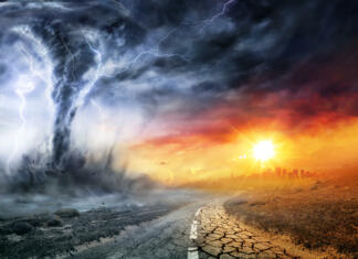 Znanstveniki našli nor način, kako zaustaviti globalno segrevanje Tornado In Stormy Landscape - Climate Change And Natural Disaster Concept