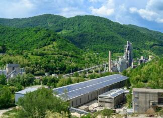 Naj Anhovo zadiha: Za kaj že gre pri spremembi Zakona o varstvu okolja? pogled na Salonit Anhovo od zgoraj