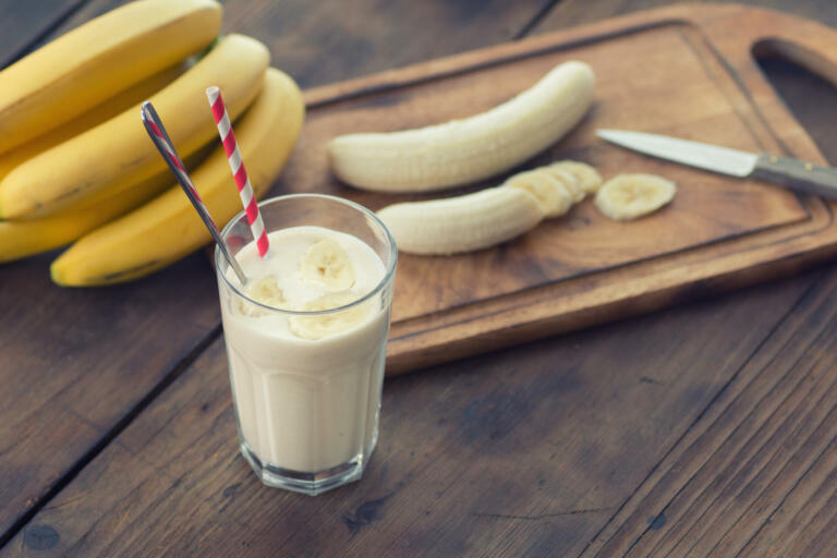 Banana v smoothiju ni najboljša ideja: Zakaj?