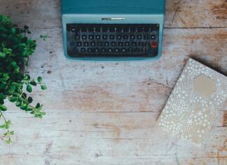 Kako uporabljamo pike in presledke? vintage, typewriter, plant